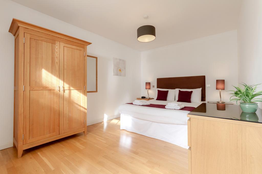 Roomspace Serviced Apartments - Groveland Court Londen Kamer foto