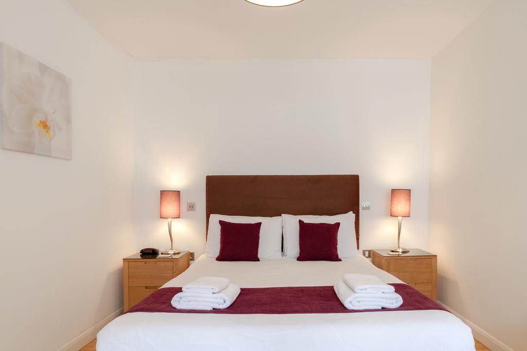 Roomspace Serviced Apartments - Groveland Court Londen Kamer foto